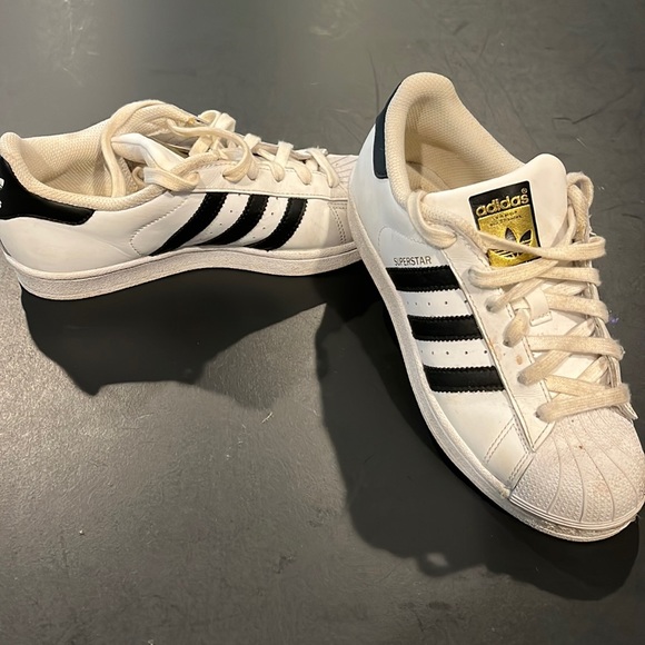 Adidas Superstars Gold Label Size 4 - Picture 1 of 5